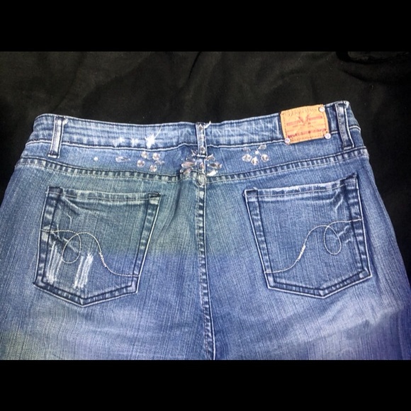 Good Time Capri Jeans with Embellishments - Picture 4 of 5